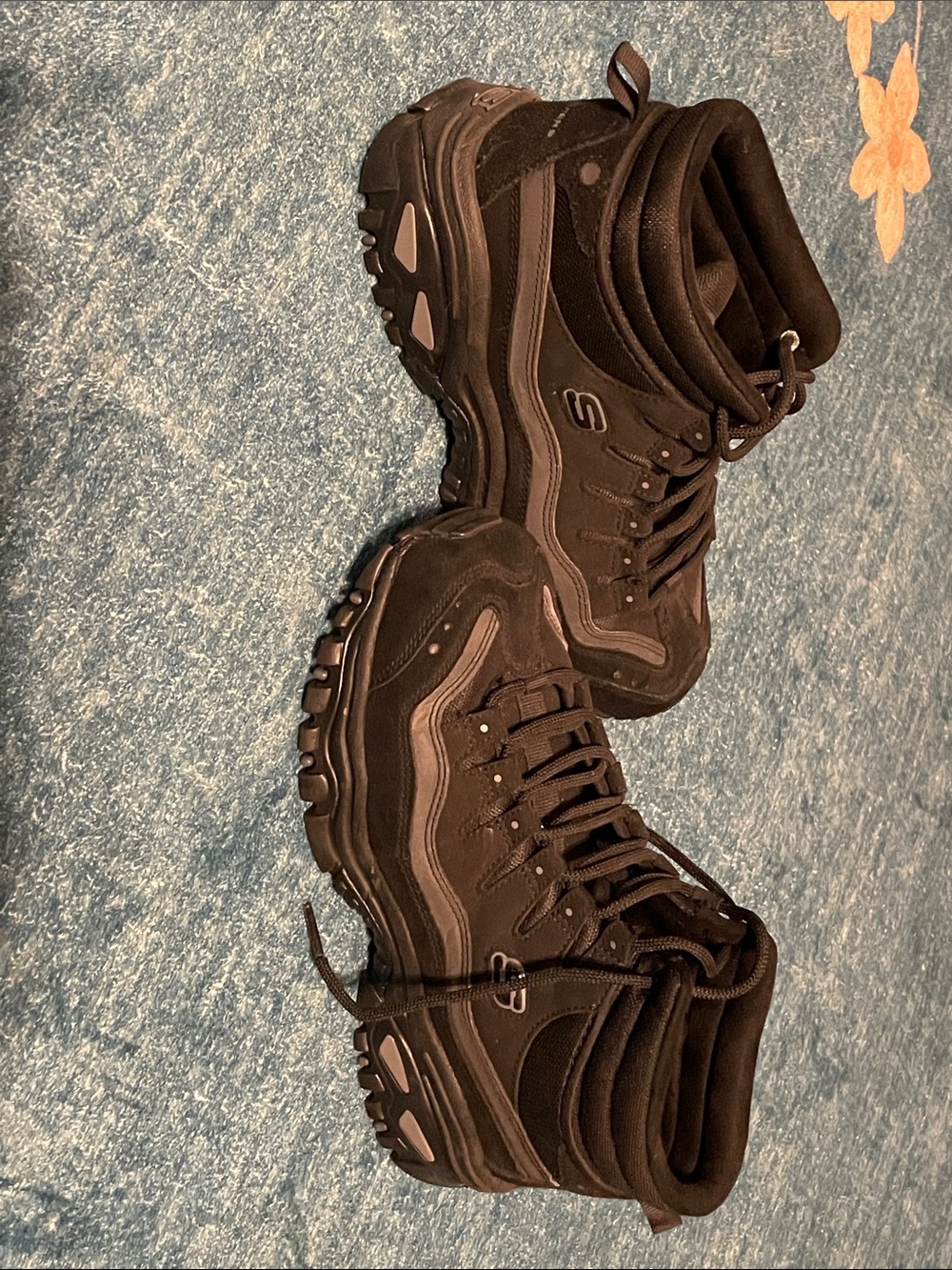 Women’s Black High-Top Athletic Hiking Shoes. Size 8.5 - Picture 3 of 3